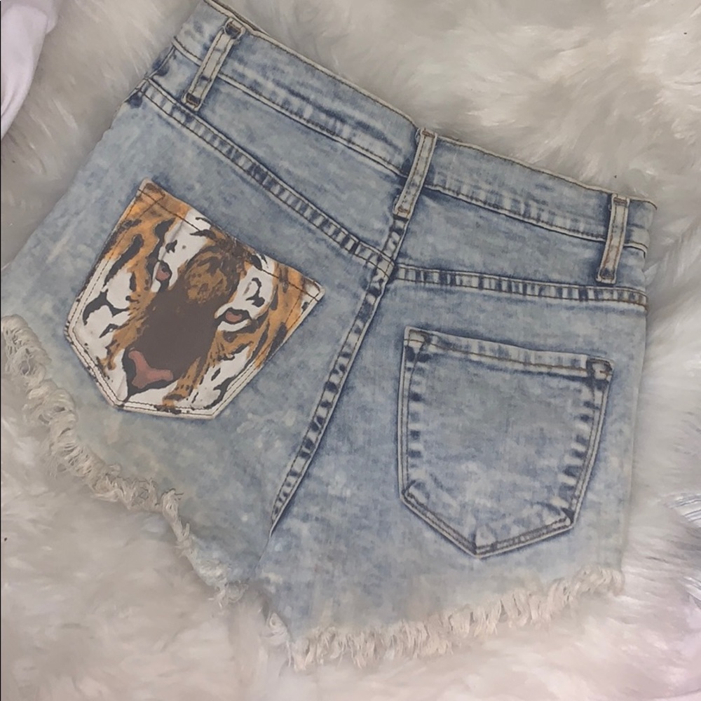 High Waist Distressed Denim Shorts w Tiger Detail